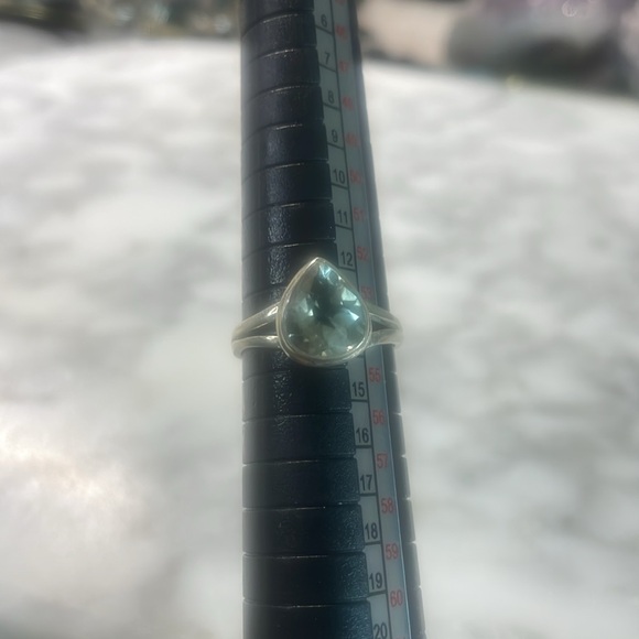 Gorgeous tear drop green amethyst ring in size 7 in 925 sterling silver - Picture 5 of 8